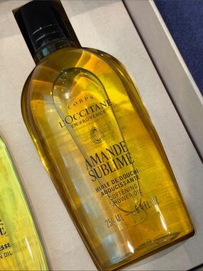 NWT. L'Occitane Almond Shower Oil. 250ml
